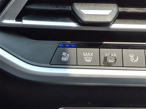 Used 2022 BMW X7 xDrive40i w/ Premium Package image 27