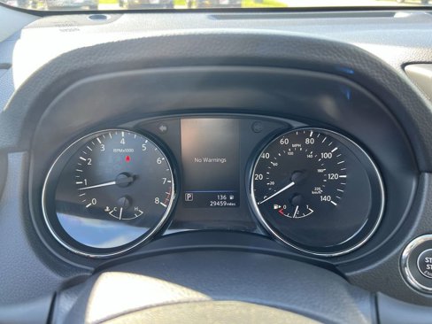 Used 2020 Nissan Rogue SV image 11