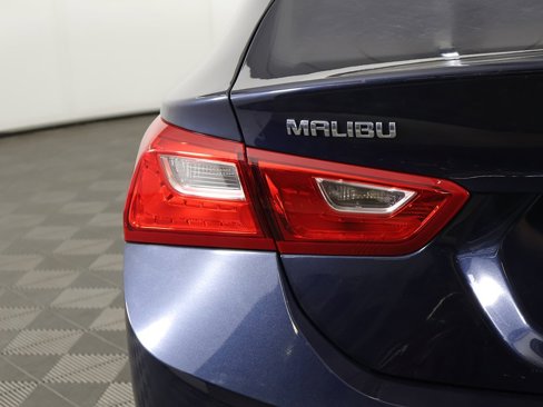 Used 2017 Chevrolet Malibu LT image 12