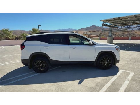 Used 2022 GMC Terrain SLT w/ Tech Package image 9