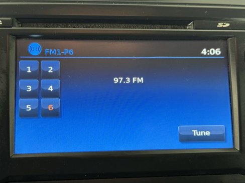 Used 2017 Nissan Titan SV image 16