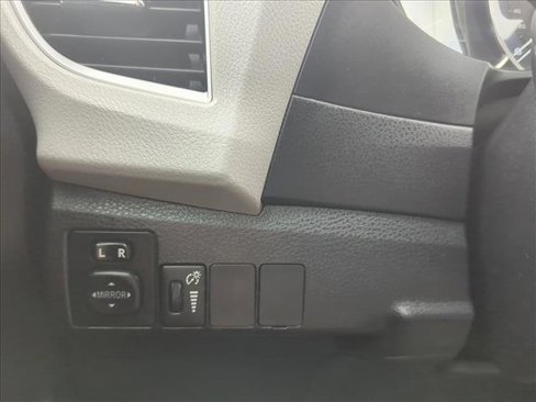 Used 2015 Toyota Corolla LE image 27