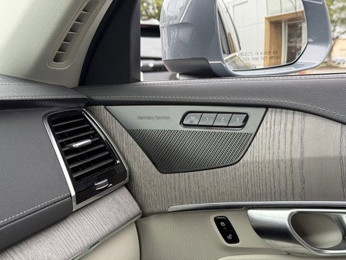 Used 2023 Volvo XC90 B6 Ultimate w/ Protection Package Premier image 10