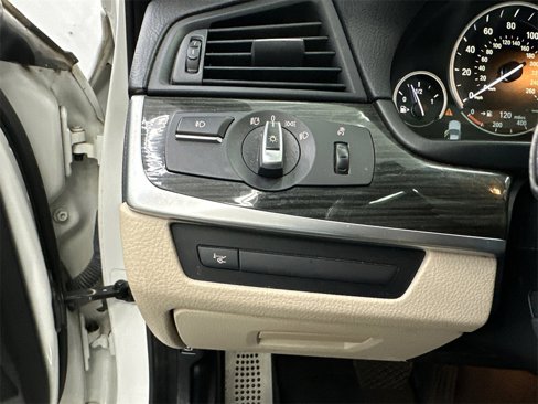Used 2013 BMW 528i Sedan image 32