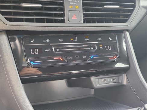 Certified 2025 Volkswagen Jetta Sport image 22