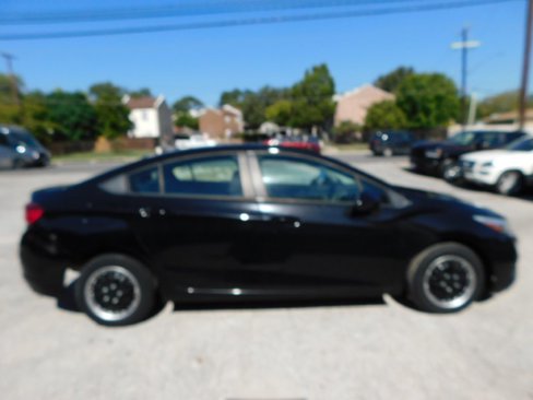 Used 2018 Chevrolet Cruze LS image 8