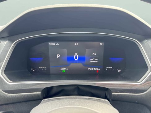 Certified 2022 Volkswagen Tiguan SE R-Line image 21