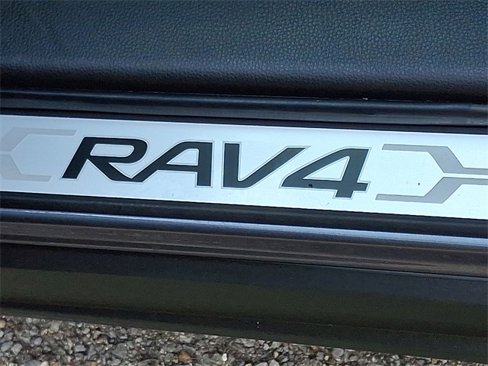 Used 2022 Toyota RAV4 XLE Premium image 15