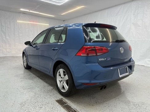 Used 2017 Volkswagen Golf Wolfsburg Edition image 5