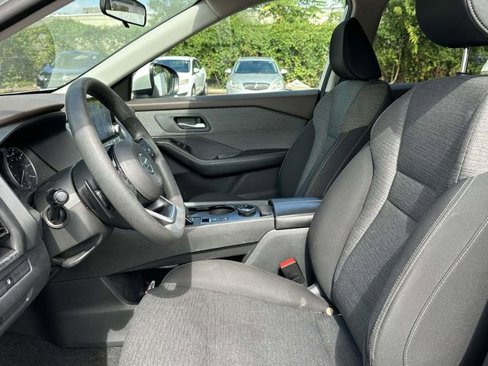 Used 2021 Nissan Rogue SV image 9