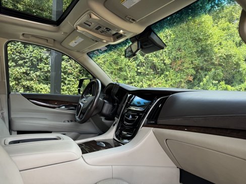 Used 2016 Cadillac Escalade ESV Luxury image 14