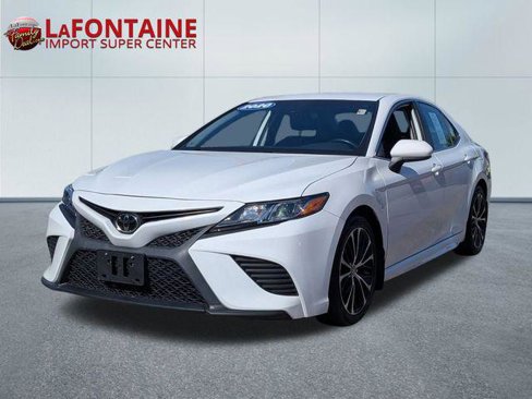 Certified 2020 Toyota Camry SE image 1