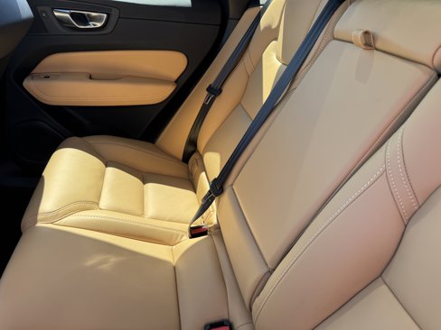 Certified 2023 Volvo XC60 B5 Ultimate w/ Climate Package image 16
