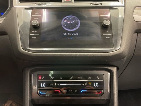 Used 2022 Volkswagen Tiguan SE w/ Panoramic Sunroof Package image 19