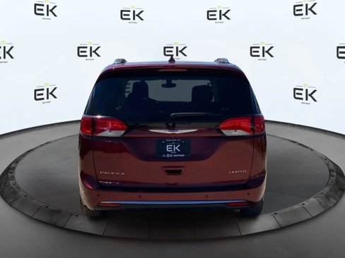 Used 2018 Chrysler Pacifica Limited image 4