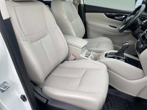 Used 2018 Nissan Rogue Sport SL w/ SL Premium Package image 28