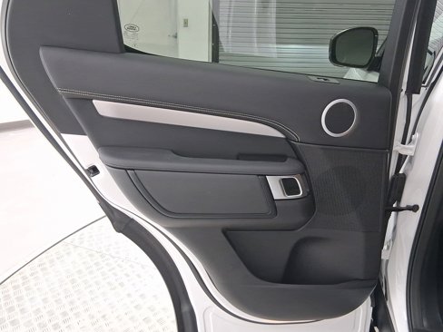 Used 2024 Land Rover Discovery Dynamic SE image 30