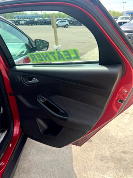 Used 2012 Ford Focus Titanium w/ Luxury Pkg image 14