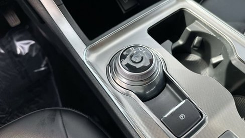 Used 2022 Ford Edge SEL image 16