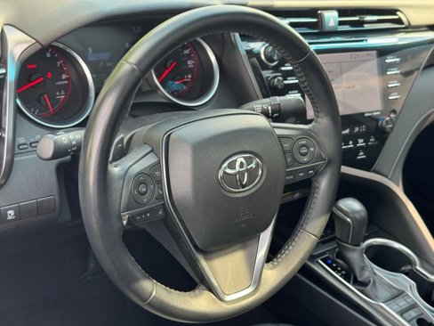 Used 2019 Toyota Camry XSE image 17