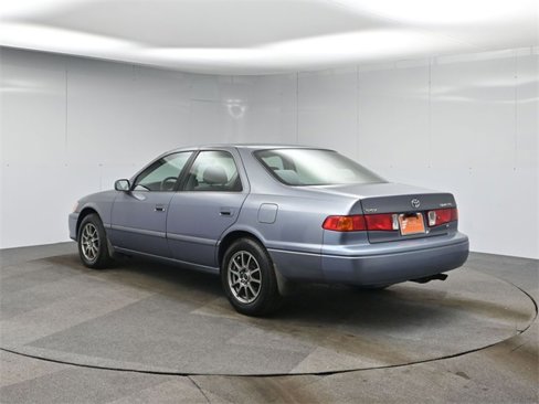 Used 2000 Toyota Camry LE image 3