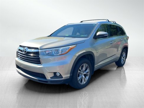 Used 2015 Toyota Highlander XLE image 2