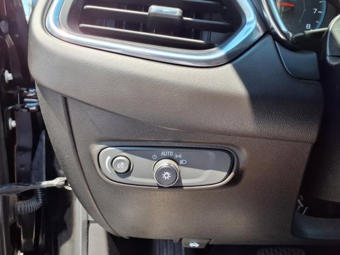 Used 2020 Chevrolet Equinox LS image 28