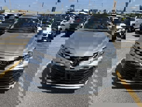 Certified 2018 Toyota Camry LE image 3