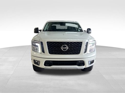 Used 2018 Nissan Titan PRO-4X image 2