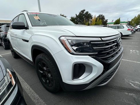 Used 2024 Volkswagen Atlas Peak Edition SE image 3