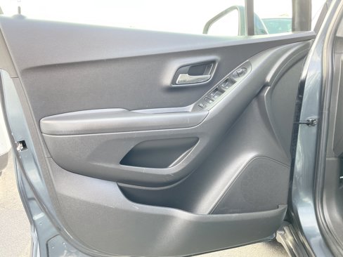 Used 2021 Chevrolet Trax LT w/ Driver Confidence Package image 18