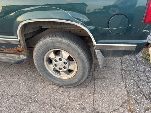 Used 1998 Chevrolet Tahoe 4WD 2-Door w/ Preferred Equipment Group 2 image 25