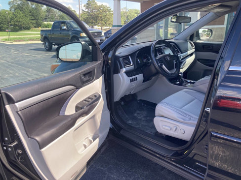 Used 2016 Toyota Highlander Plus image 9
