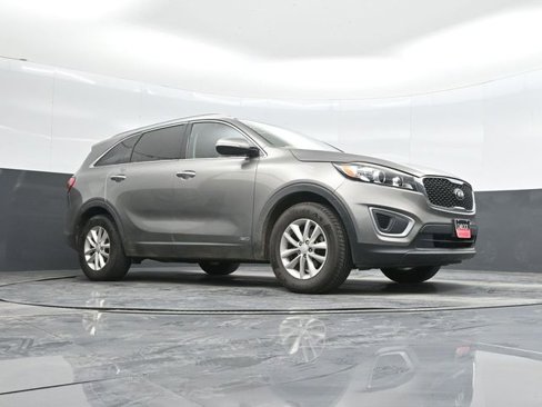 Used 2018 Kia Sorento LX image 39