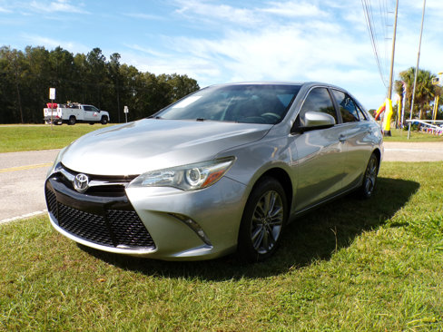 Used 2017 Toyota Camry SE image 4