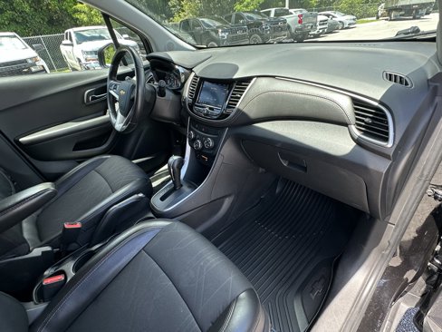 Certified 2022 Chevrolet Trax LT w/ Midnight Edition image 34
