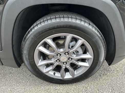 Used 2023 GMC Terrain SLT image 14