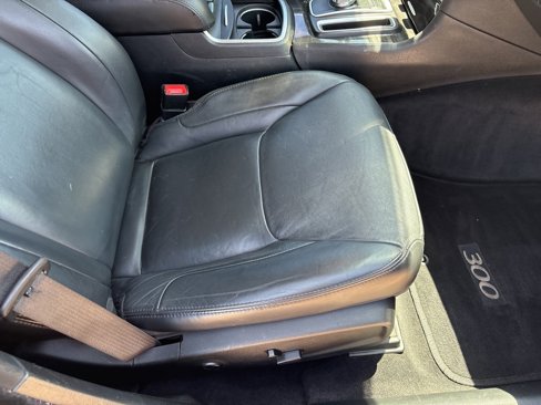 Used 2015 Chrysler 300 Limited image 27