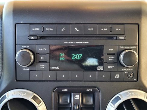 Used 2015 Jeep Wrangler Unlimited Sahara w/ Connectivity Group image 24
