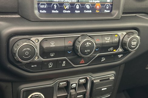 Used 2019 Jeep Wrangler Unlimited Sahara image 20