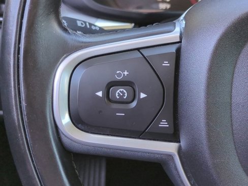 Used 2019 Volvo XC60 T5 Momentum w/ Premium Package image 23