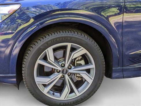 Used 2022 Audi Q4 e-tron Premium Plus image 11