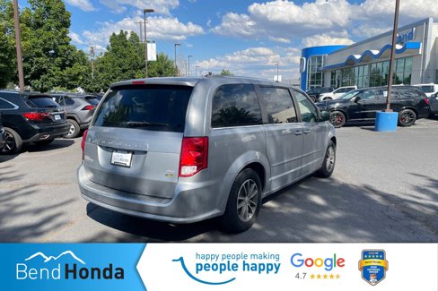 Used 2017 Dodge Grand Caravan SXT image 2