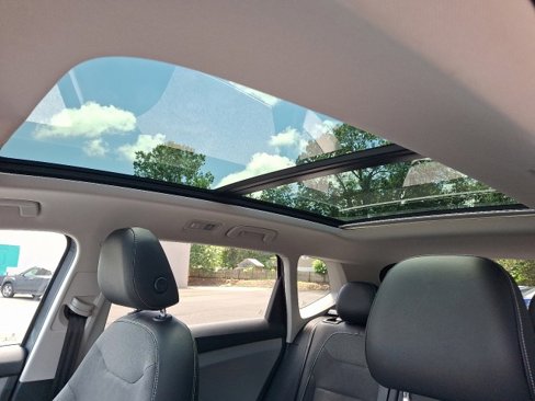 Certified 2022 Volkswagen Taos SE w/ Panoramic Sunroof Package image 21