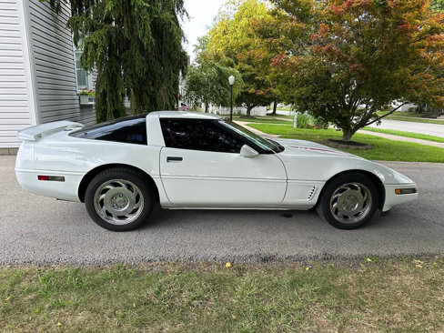 Used 1995 Chevrolet Corvette Coupe image 10
