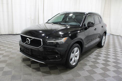 Used 2022 Volvo XC40 T4 Momentum image 26