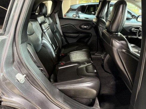 Used 2019 Jeep Cherokee Trailhawk w/ Cold Weather Group image 22