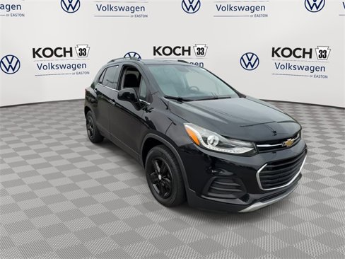 Used 2020 Chevrolet Trax LT w/ Sun & Sound Package image 2