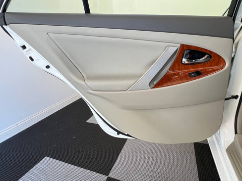 Used 2011 Toyota Camry XLE image 9