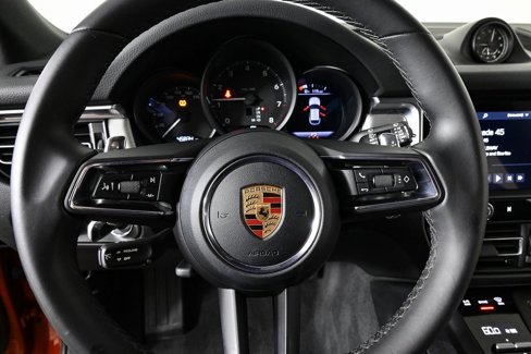 Certified 2022 Porsche Macan image 9